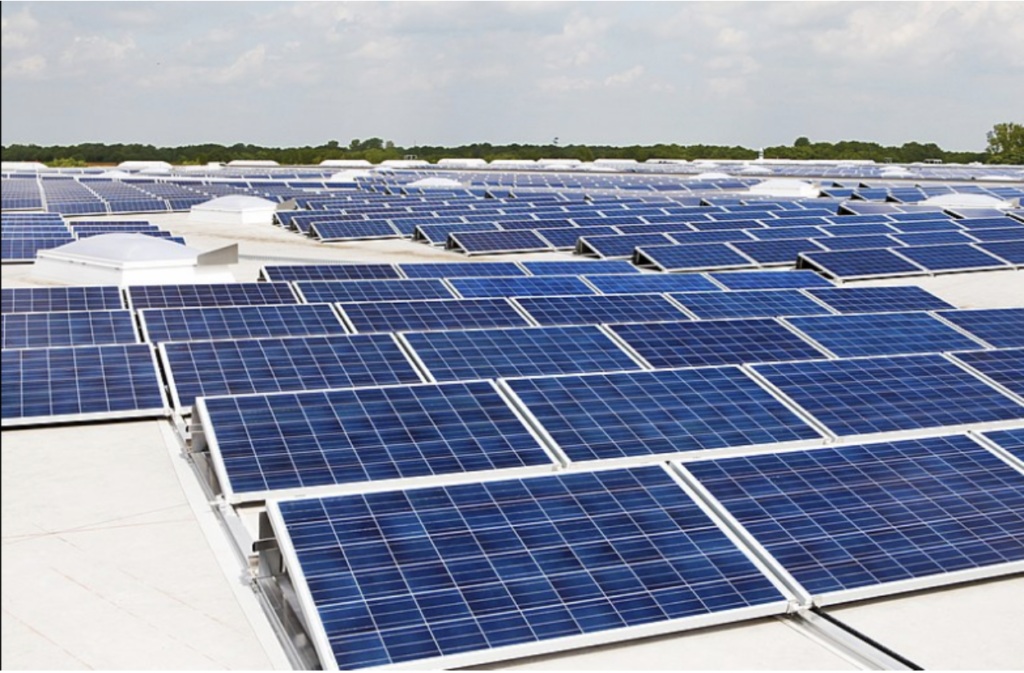 Zonnepanelen op groot dak